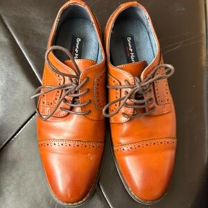 Wingtip brown dress shoes size 4